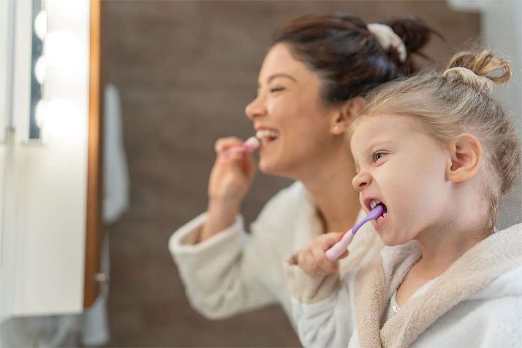 ¿Cuántas veces y durante cuánto tiempo se deben cepillar los dientes?