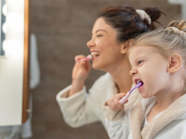 ¿Cuántas veces y durante cuánto tiempo se deben cepillar los dientes?